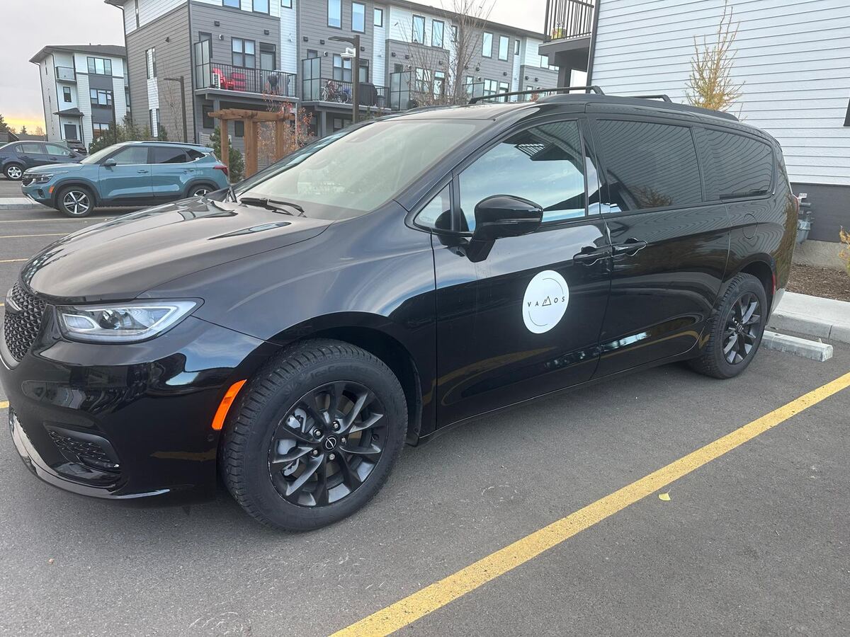 Vamos Express black Chrysler Pacifica minivan